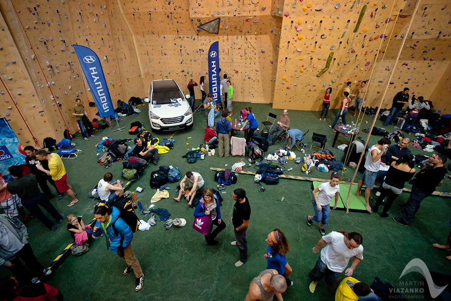 vertigo, open, lezecke, centrum, boulder, bouldering, umela, stena, boulder, pretek